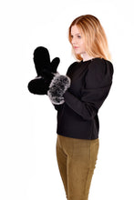 Load image into Gallery viewer, Knitted mink mittens with fox fur trim